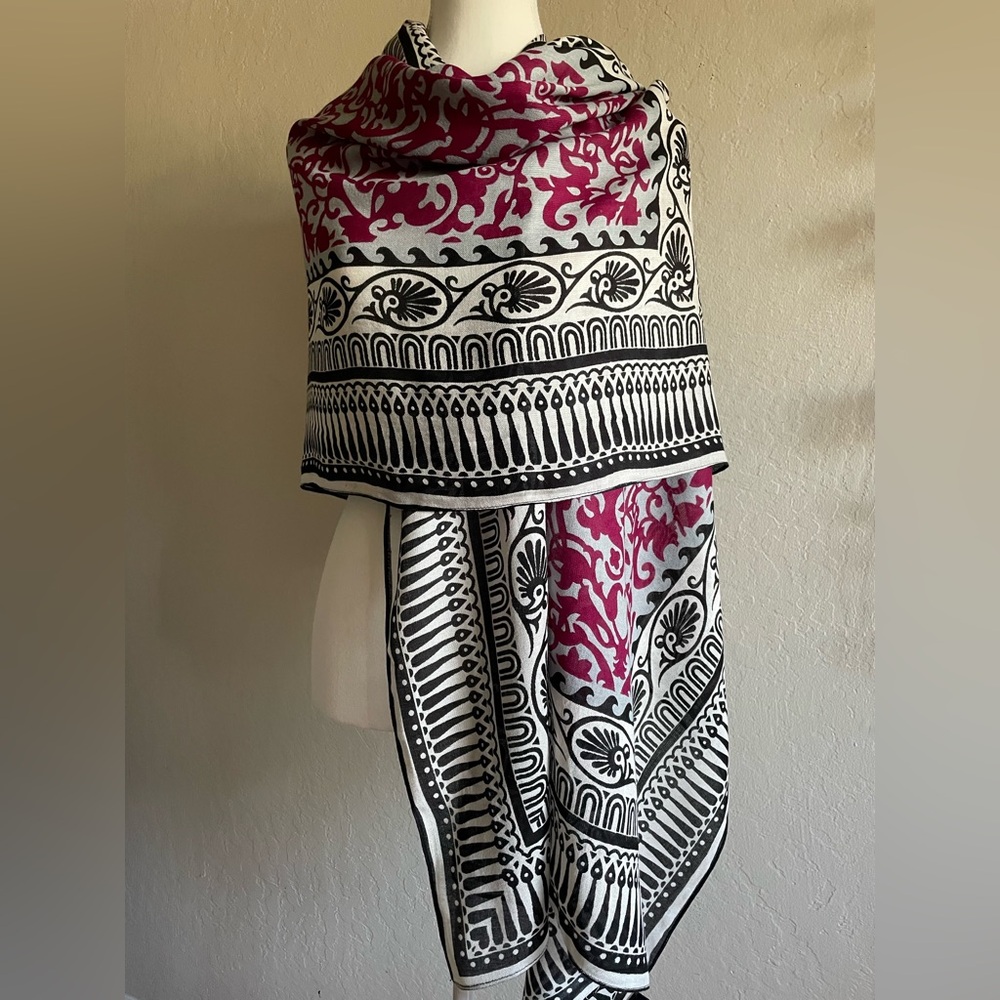 Paisley pattern wrap